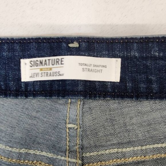 Signature Levi Strauss Totally Shaping Straight Jeans Size 16L Dark Wash - Picture 8 of 10